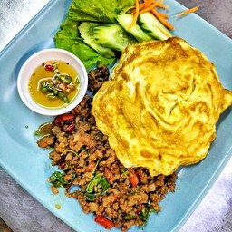 ข้าวกระเพรา+ไข่เจียว