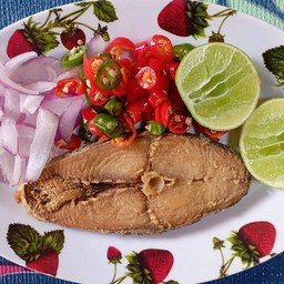 ยำปลาอินทรีย์เค็ม