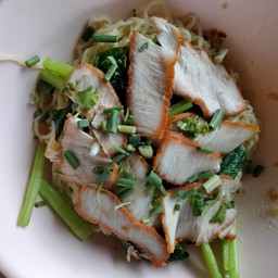 ราชาบะหมี่เกี๊ยวข้าวหมูเเดงหมูกรอบบางเเวก37 ุราชาบะหมี่เกี๊ยวข้าวหมูเเดงหมูกรอบบางเเวก37