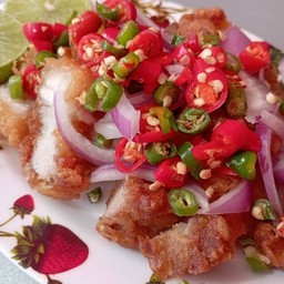 ยำหมูกรอบ