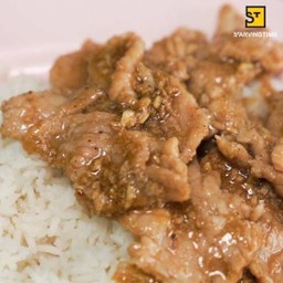 ข้าวหมูกระเทียม(สูตรทางร้านจะผสมหมูสับนิดนึงนะคะ)