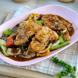 ปลากะพงชิ้นผัดพริกไทยดำ