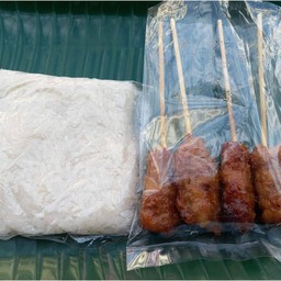 Set 1 หมูปิ้ง 4 ไม้+ข้าวเหนียว 1 ห่อ (ล)