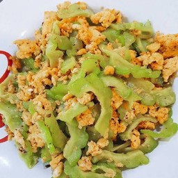 มะระผัดไข่