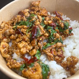 บ้านกระเพราพริกแห้ง