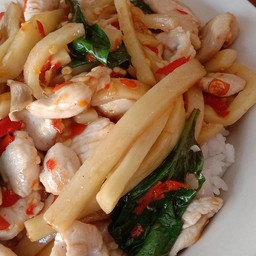 กระเพราหน่อไม้ไก่  ราดข้าว