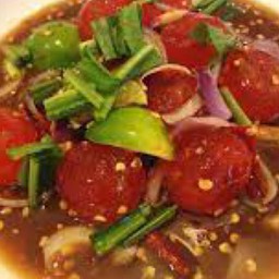 ยำไข่แดง
