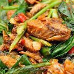 ข้าวราดคะน้าปลากระป๋อง