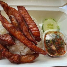 ข้าวหมูทอดแดดเดียวจิ้มแจ่ว