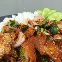 ข้าวยำสามชั้นแซ่บซี๊ด