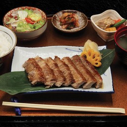 ชุดหมูย่างซีอิ๊ว