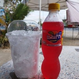 ร้าน ลูกชิ้นปลาระเบิด  ทอดมันปลาอินทรีย์  หอยแมลงภู่นึ่ง