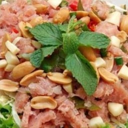 ยำแหนมสดหมู