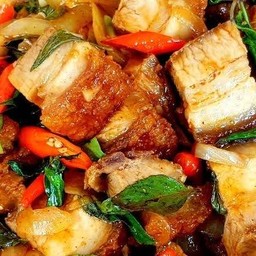 ข้าวหมูกรอบผัดพริกเผา