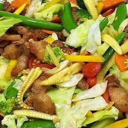 ผัดผักรวมหมูกรอบ