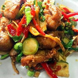 ปลาดุกทอดผัดเผ็ด