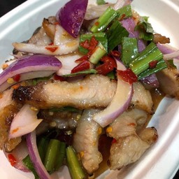 ยำคอหมูย่าง