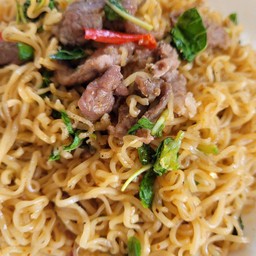 มาม่าผัดขี้เมาหมู