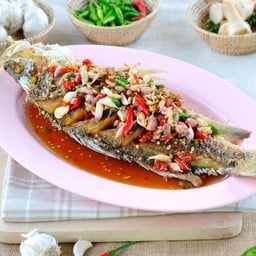 ปลากะพงราดพริกขี้หนูสามรส