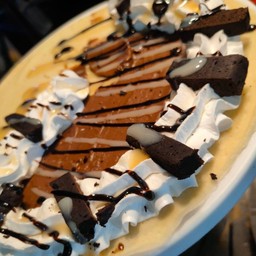 แป้งนุ่มครีมสดนูเทลล่าบราวนี่ราดช็อกนมข้น