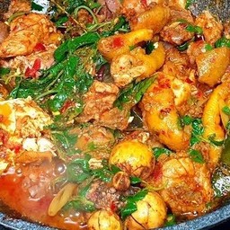 ผัดเผ็ดไก่บ้าน