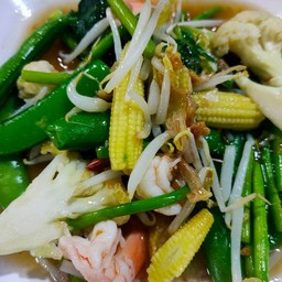 ผัดผักรวมกุ้ง