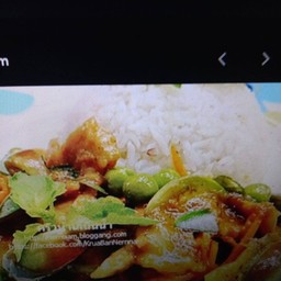 ข้าวผัดเผ็ดหมู ข้าวผัดเผ็ดไก่