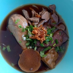 เตี๋ยวไก่มะระป๋าเมฆ อร่อยที่สุดในย่านนี้
