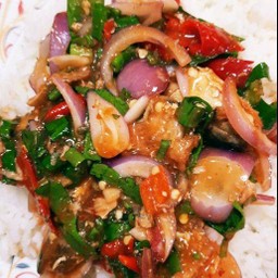 ข้าวราดยำปลากระป๋อง+ไข่ดาว