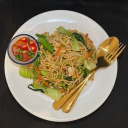 Chinese fried hand made noodles