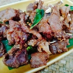 เนื้อ(วัว)ทอดกระเทียม