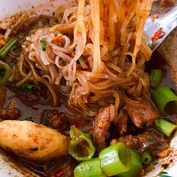 เส้นเล็กน้ำตกหมูสดลูกชิ้น
