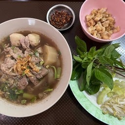 ก๋วยเตี๋ยวหมู  (น้ำตุ๋น)