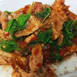 ข้าวกะเพราหมูชิ้น