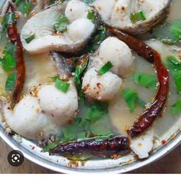 ต้มยำปลาช่อน (ปลาเป็นยกตัว)