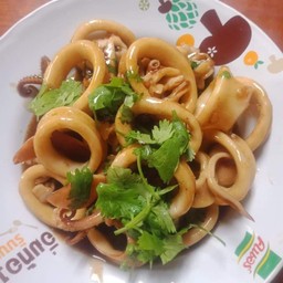 หมึกกระเทียมราดข้าว