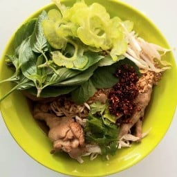ก๋วยเตี๋ยวไก่มะระ  & ข้าวกะเพรา นราเฮ้า