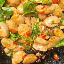 ข้าวกะเพราลูกชิ้นหมู