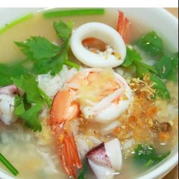 ข้าวต้มทะเลกุ้งหมึก