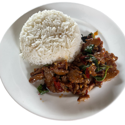 ผัดพริกเผาหมูชิ้นราดข้าว