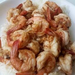 กุ้งกะเทียมราดข้าว