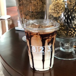 Iced Cafe Chocolate Cookies 823