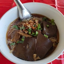 ร้านก๋วยเตี๋ยวเป็ดตุ๋นพนัส ตลาดสดพิริยะ