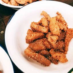 หมูทอดคลุกฝุ่น (กับข้าว)