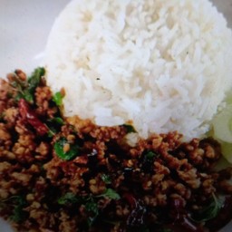 ข้าวกะเพราเนื้อ
