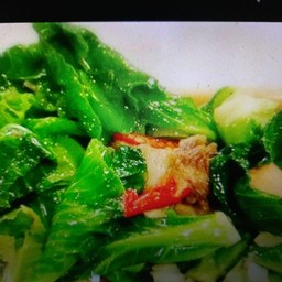 ผัดแขนงหมูกรอบ