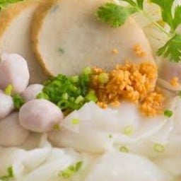 นายเป้ง ก๋วยเตี๋ยวต้มยำ19บาท อเมซอล แฟรตทหารเรือ