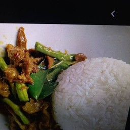 ข้าวพริกแกงเนื้อ