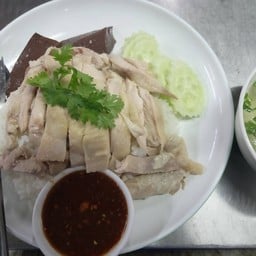 ้ข้าวมันไก่xก๋วยเตี๋ยวขาหมูxกะเพราขาหมู  (มาเอาออเดอร์ที่ร้านพุดตาลอาหารตามสั่งนะค่ะ) สกลนคร