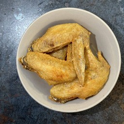 ปีกไก่ทอดน้ำปลา